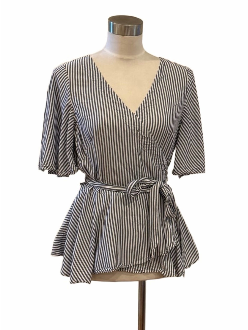 Pristine Ann Taylor Loft striped gray white wrap top flounce sleeves S P